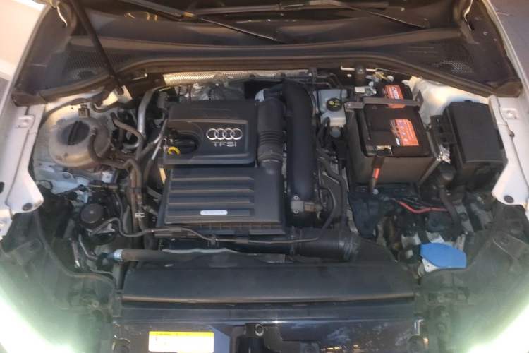Used Audi A3 2019 Limousine 35 TFSI Fashion Edition China VI Emission Standard Engine Bay