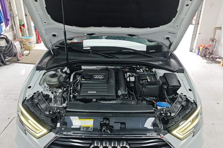 Used Audi A3 2019 Limousine 35 TFSI Fashion Edition China V standard Engine Bay