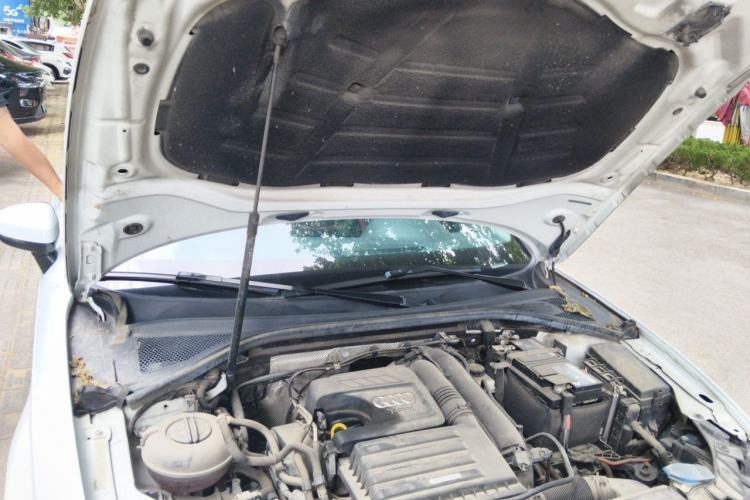 Used Audi A3 2019 Sportback 35 TFSI Ambition China VI Engine Bay