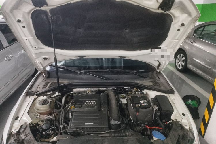 Used Audi A3 2019 Limousine 35 TFSI Ambition China VI Engine Bay