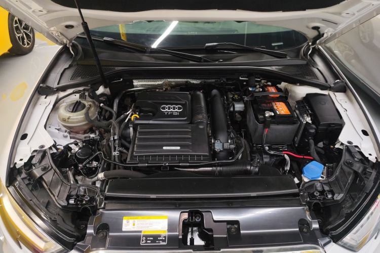 Used Audi A3 2019 Limousine 35 TFSI Fashion Edition China VI Emission Standard Engine Bay