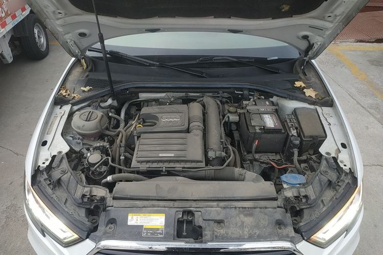 Used Audi A3 2019 Sportback 35 TFSI Fashion Edition China VI Emission Standard Engine Bay