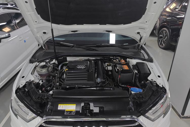 Used Audi A3 2019 Limousine 35 TFSI Style Edition China VI Emission Standard Engine Bay