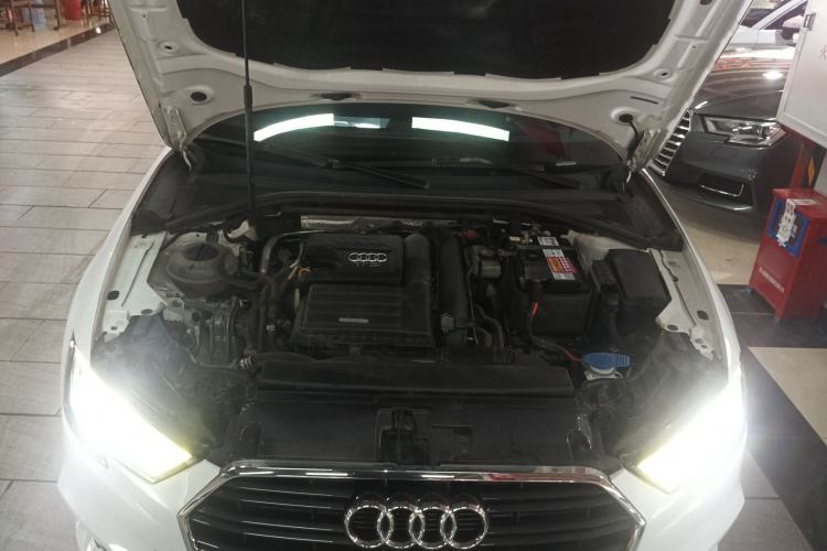 Used Audi A3 2019 Limousine 35 TFSI Fashion Edition China V standard Engine Bay