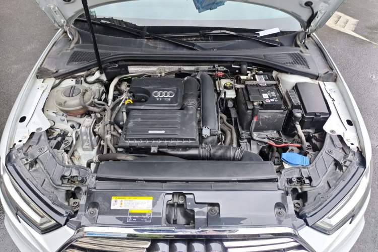 Used Audi A3 2019 Limousine 35 TFSI Fashion Edition China V standard Engine Bay
