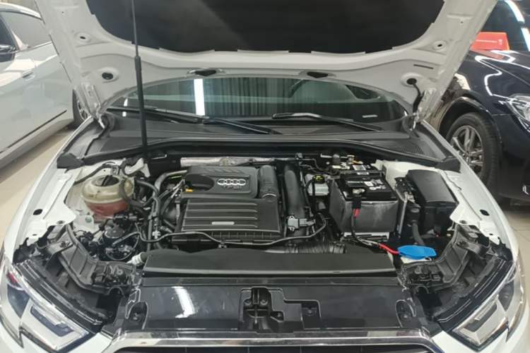 Used Audi A3 2019 Limousine 35 TFSI Ambition China VI Engine Bay