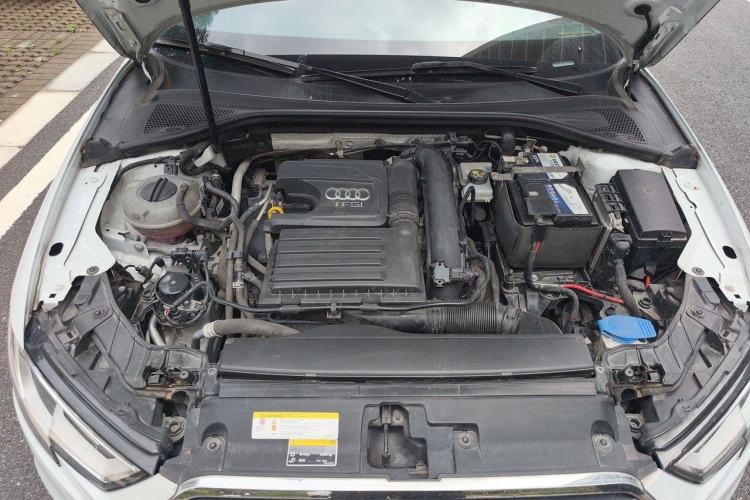 Used Audi A3 2019 Limousine 35 TFSI Ambition China VI Engine Bay
