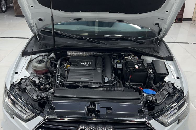Used Audi A3 2019 Limousine 35 TFSI Fashion Edition China VI Emission Standard Engine Bay