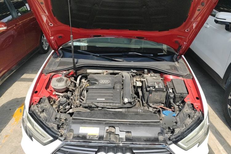 Used Audi A3 2019 Sportback 35 TFSI Fashion Edition China VI Emission Standard Engine Bay