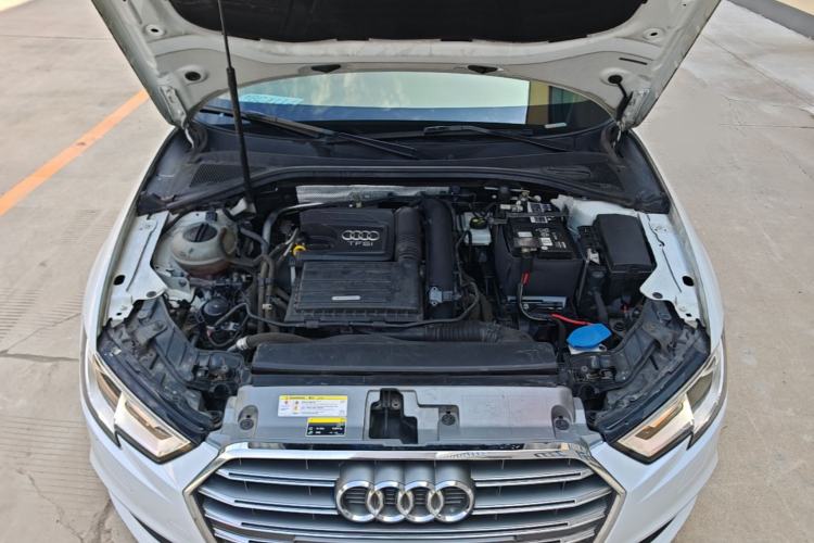 Used Audi A3 2019 Limousine 35 TFSI Ambition China VI Engine Bay