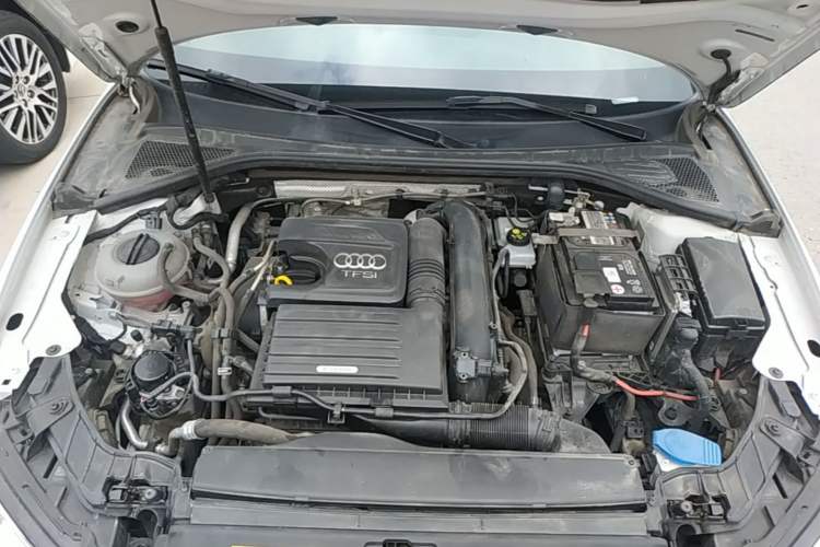Used Audi A3 2019 Limousine 35 TFSI Ambition China VI Engine Bay
