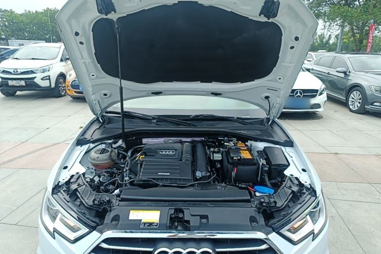 Used Audi A3 2019 Limousine 35 TFSI Ambition China VI Engine Bay