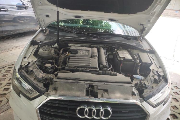 Used Audi A3 2019 Sportback 35 TFSI Fashion Edition China VI Emission Standard Engine Bay