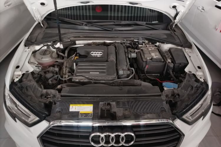 Used Audi A3 2019 Limousine 35 TFSI Fashion Edition China VI Emission Standard Engine Bay