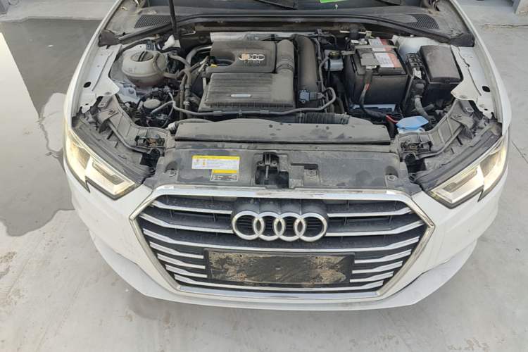 Used Audi A3 2019 Sportback 35 TFSI Ambition China VI Engine Bay