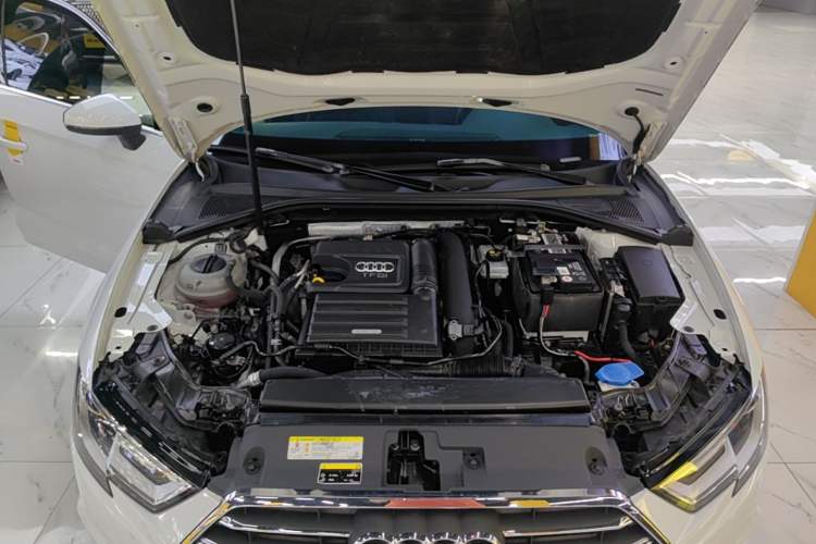 Used Audi A3 2019 Limousine 35 TFSI Ambition China VI Engine Bay