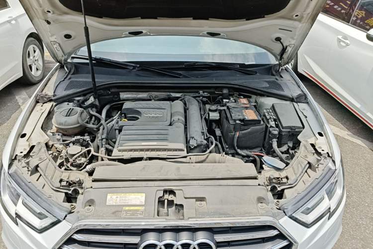 Used Audi A3 2019 Limousine 35 TFSI Ambition China VI Engine Bay