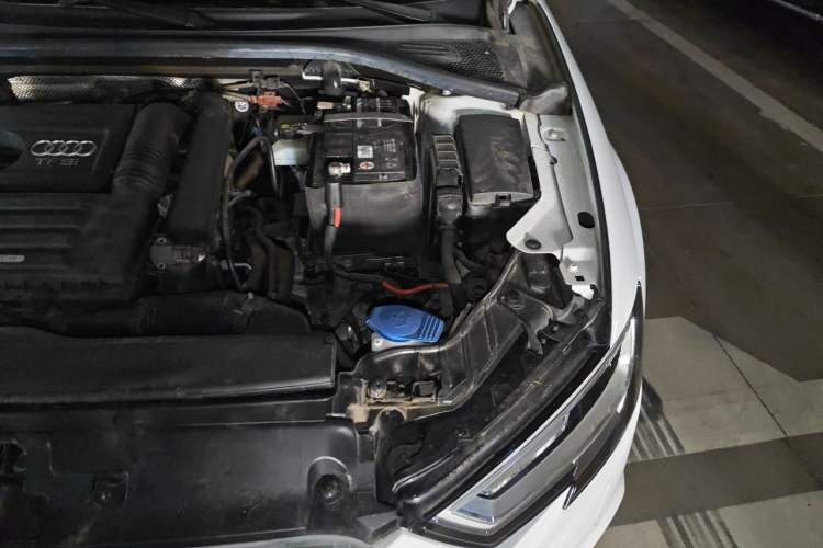 Used Audi A3 2019 Limousine 35 TFSI Style Version China V Emission Standard Engine Bay Left