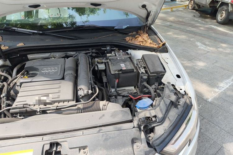 Used Audi A3 2019 Sportback 35 TFSI Style Edition China VI Emission Standard Engine Bay Left