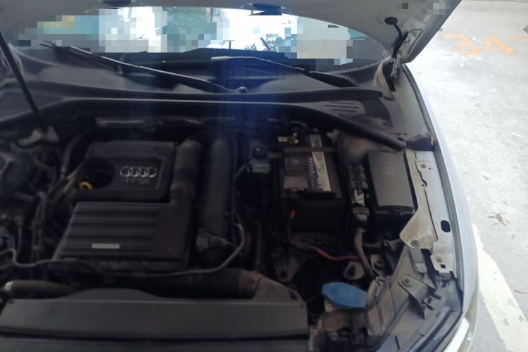 Used Audi A3 2019 Sportback 35 TFSI Fashion Edition China VI Emission Standard Engine Bay Left
