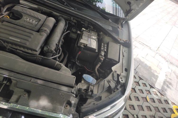 Used Audi A3 2019 Sportback 35 TFSI Fashion Edition China VI Emission Standard Engine Bay Left