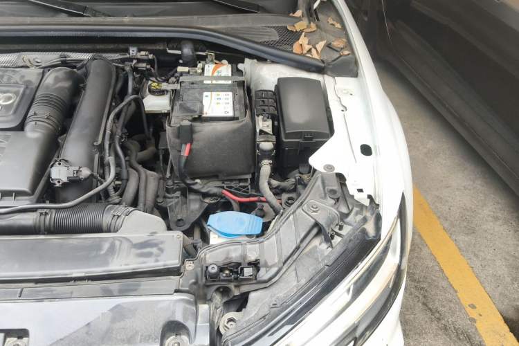 Used Audi A3 2019 Limousine 35 TFSI Fashion Edition China VI Emission Standard Engine Bay Left
