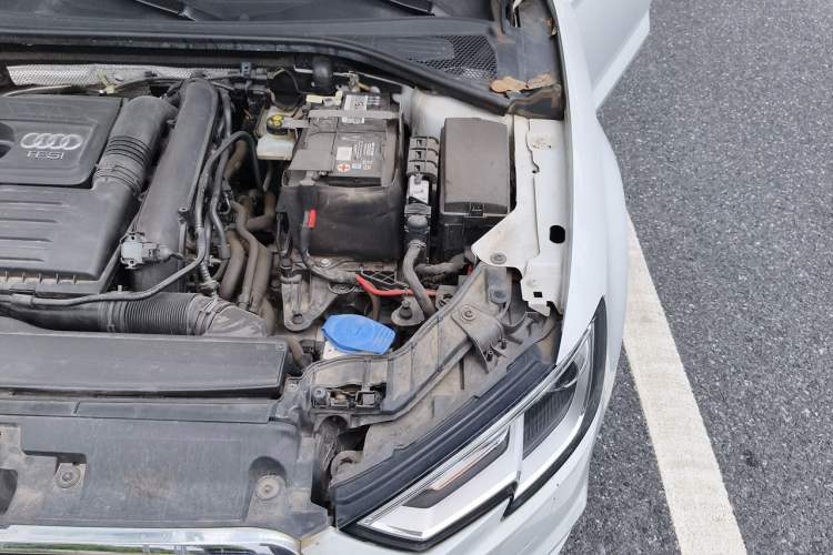 Used Audi A3 2019 Limousine 35 TFSI Ambition China VI Engine Bay Left