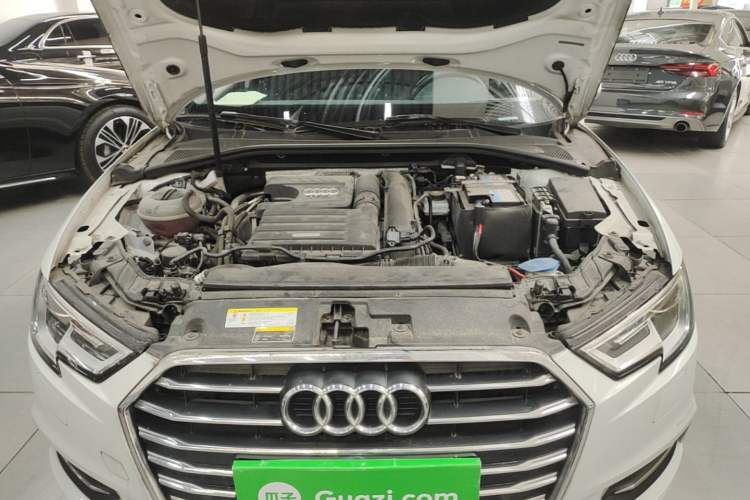 Used Audi A3 2019 Limousine 35 TFSI Ambition China VI Engine Bay