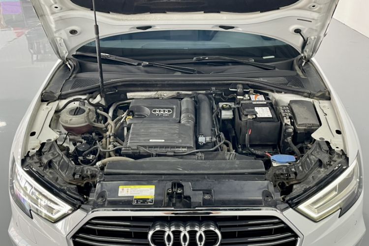 Used Audi A3 2019 Sportback 35 TFSI Fashion Edition China VI Emission Standard Engine Bay