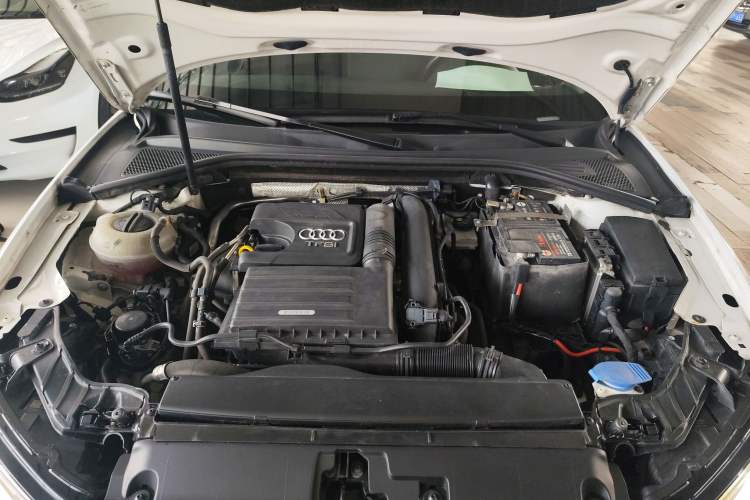 Used Audi A3 2019 Sportback 35 TFSI Ambition China VI Engine Bay