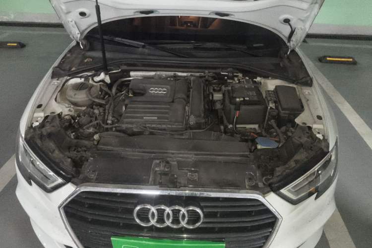 Used Audi A3 2019 Limousine 35 TFSI Fashion Edition China VI Emission Standard Engine Bay
