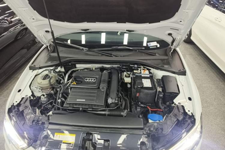 Used Audi A3 2019 Sportback 35 TFSI Fashion Edition China VI Emission Standard Engine Bay