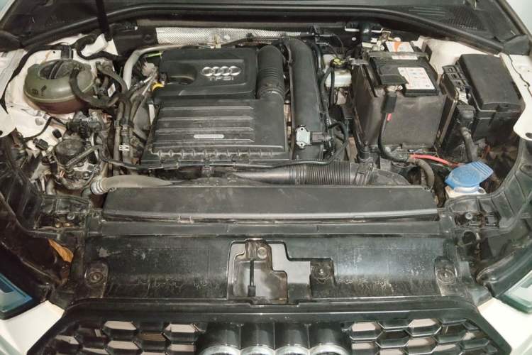 Used Audi A3 2019 Limousine 35 TFSI Ambition China VI Engine Bay