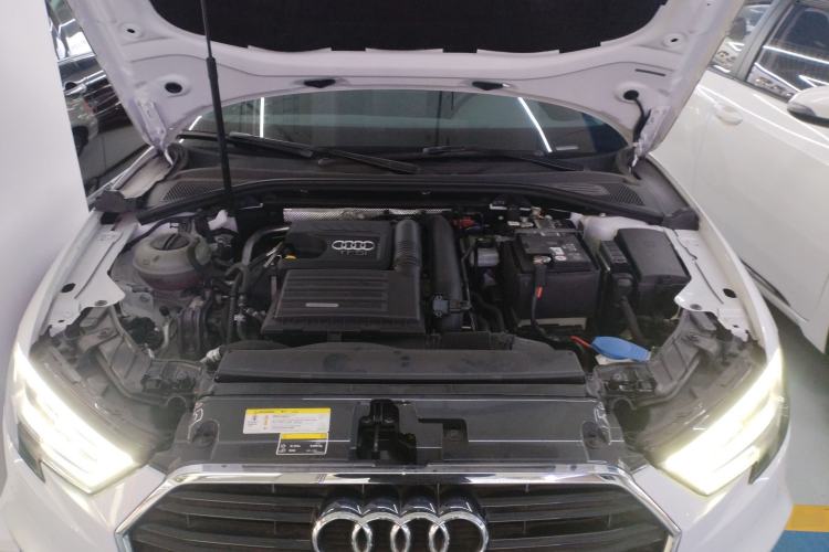 Used Audi A3 2019 Limousine 35 TFSI Fashion Edition China V standard Engine Bay