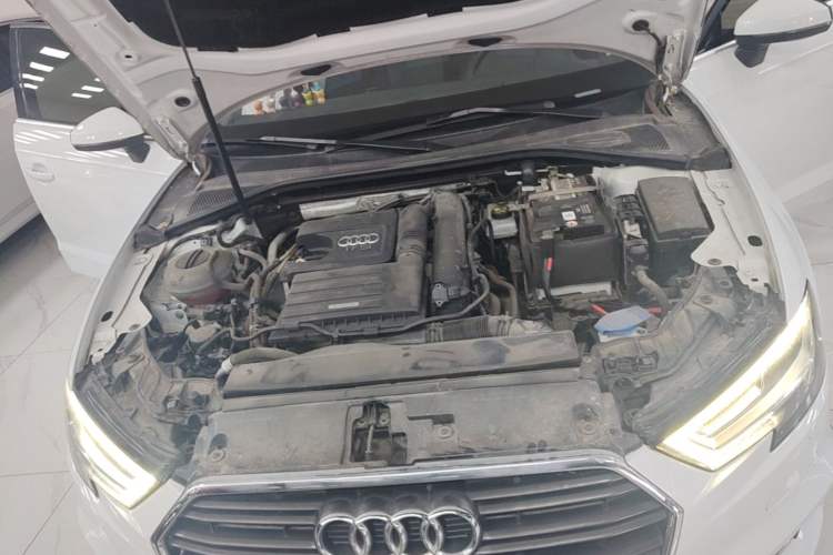 Used Audi A3 2019 Sportback 35 TFSI Fashion Edition China VI Emission Standard Engine Bay