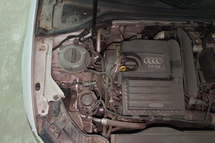 Used Audi A3 2019 Sportback 35 TFSI Fashion Edition China VI Emission Standard Engine Bay Right