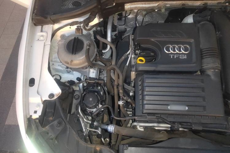 Used Audi A3 2019 Limousine 35 TFSI Fashion Edition China VI Emission Standard Engine Bay Right