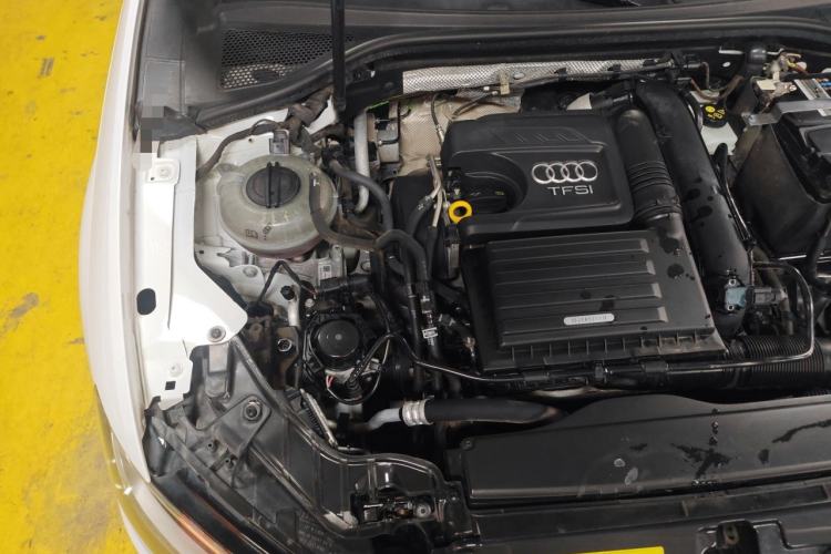 Used Audi A3 2019 Sportback 35 TFSI Fashion Edition China VI Emission Standard Engine Bay Right