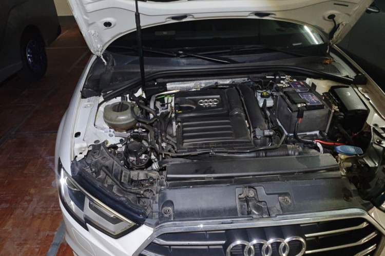 Used Audi A3 2019 Limousine 35 TFSI Ambition China VI Engine Bay Right