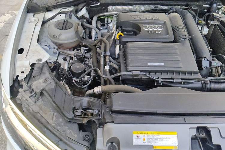Used Audi A3 2019 Sportback 35 TFSI Fashion Edition China VI Emission Standard Engine Bay Right