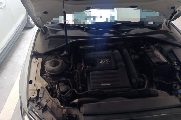 Used Audi A3 2019 Sportback 35 TFSI Fashion Edition China VI Emission Standard Engine Bay Right