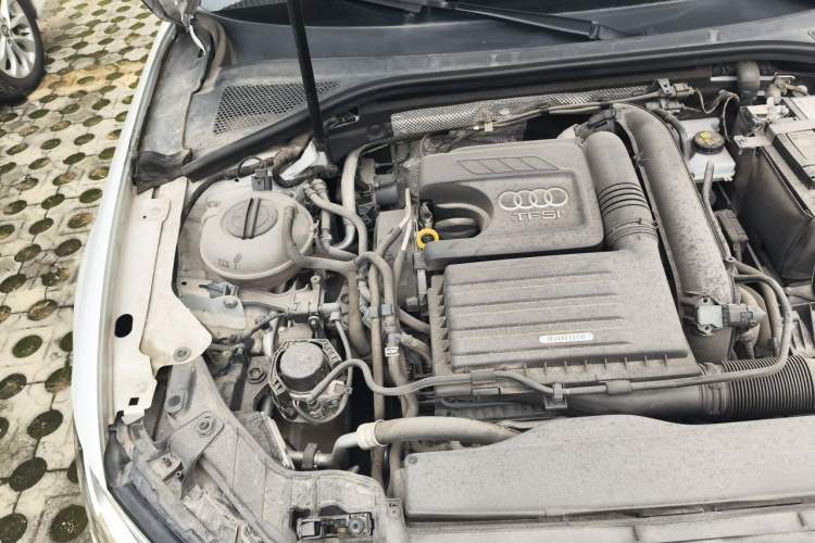 Used Audi A3 2019 Limousine 35 TFSI Style Edition China VI Emission Standard Engine Bay Right
