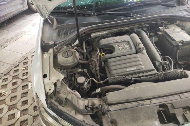 Used Audi A3 2019 Sportback 35 TFSI Fashion Edition China VI Emission Standard Engine Bay Right