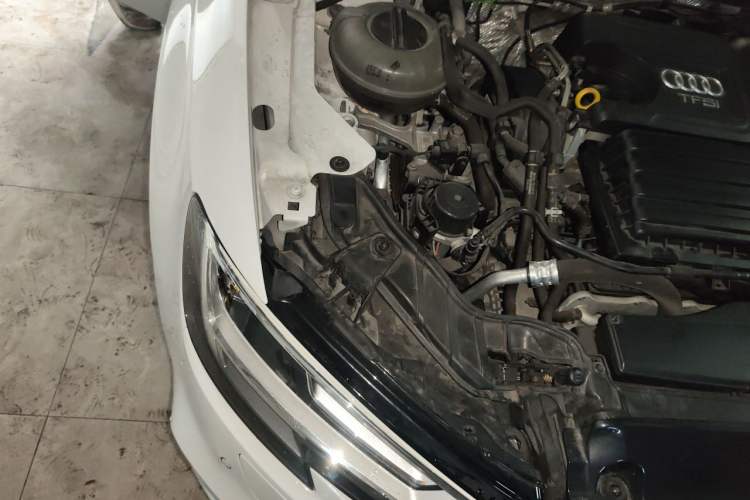 Used Audi A3 2019 Sportback 35 TFSI Fashion Edition China VI Emission Standard Engine Bay Right