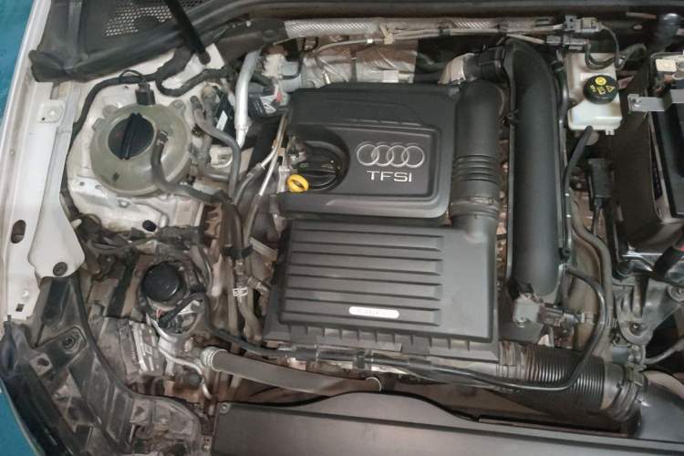 Used Audi A3 2019 Sportback 35 TFSI Fashion Edition China VI Emission Standard Engine Bay Right