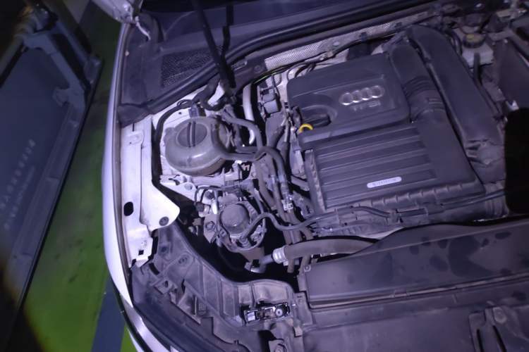 Used Audi A3 2019 Limousine 35 TFSI Ambition China VI Engine Bay Right