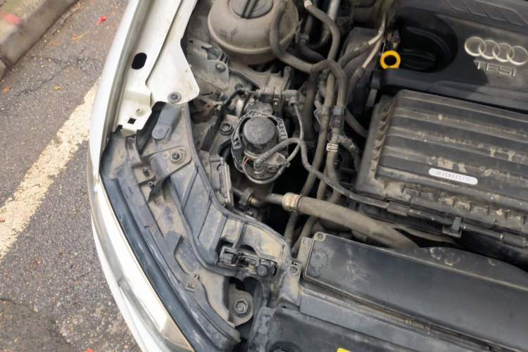 Used Audi A3 2019 Limousine 35 TFSI Style Edition China VI Emission Standard Engine Bay Right