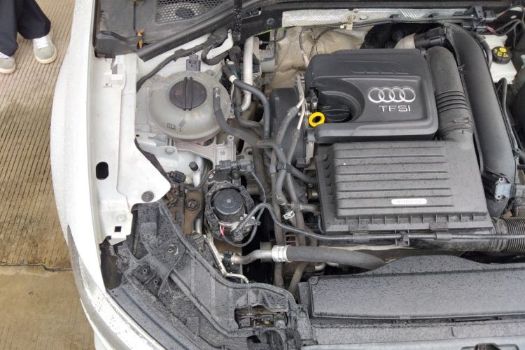Used Audi A3 2019 Limousine 35 TFSI Fashion Edition China VI Emission Standard Engine Bay Right
