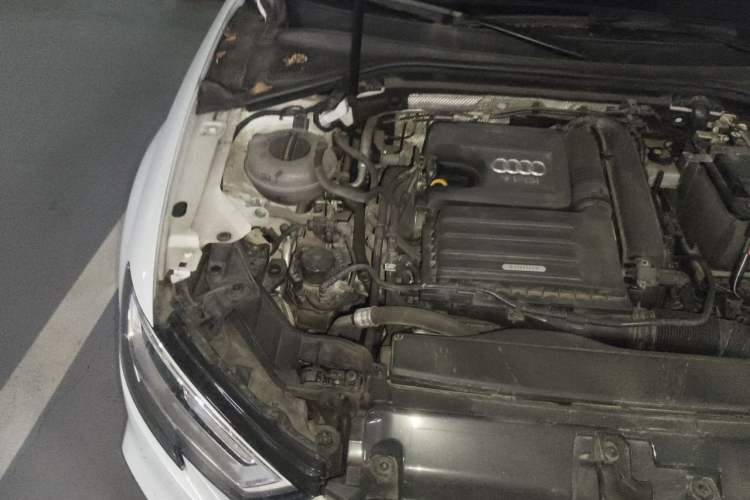 Used Audi A3 2019 Limousine 35 TFSI Fashion Edition China VI Emission Standard Engine Bay Right