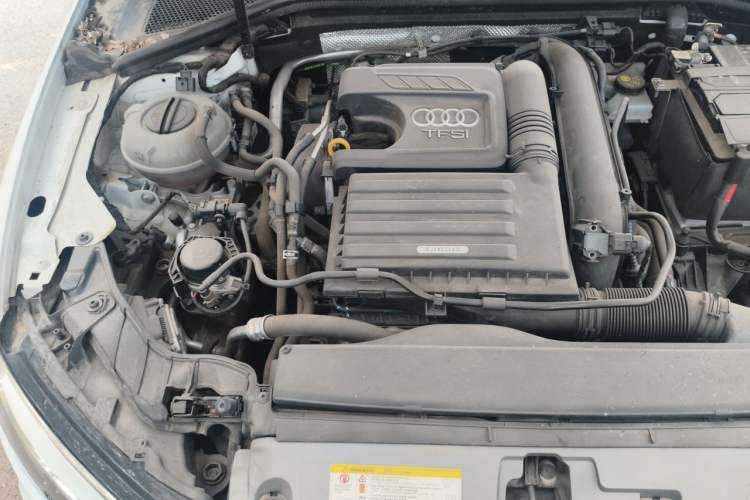 Used Audi A3 2019 Limousine 35 TFSI Fashion Edition China VI Emission Standard Engine Bay Right